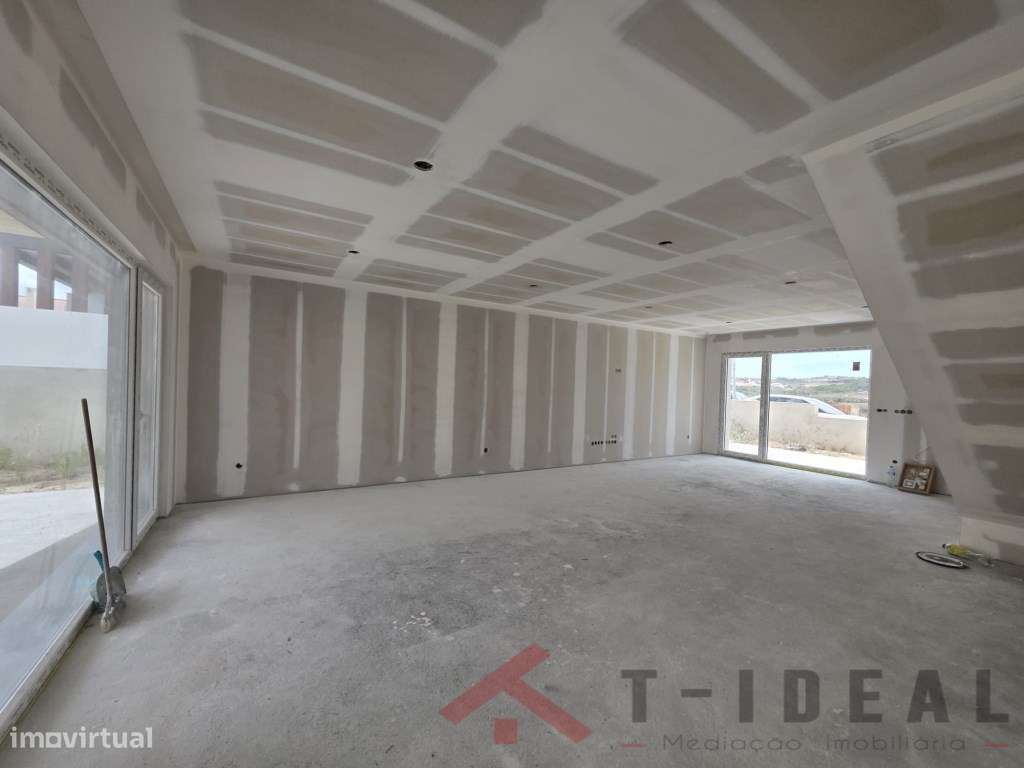 Moradia T4 Moderna na Lourinhã-9