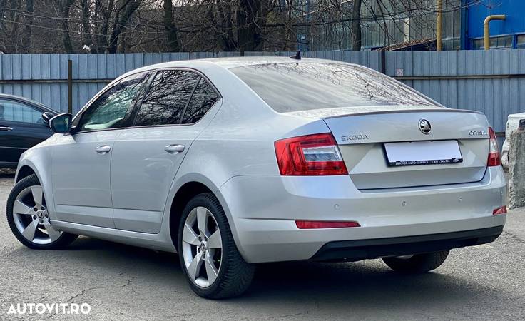 Skoda Octavia 1.6 TDI DSG Ambition - 2