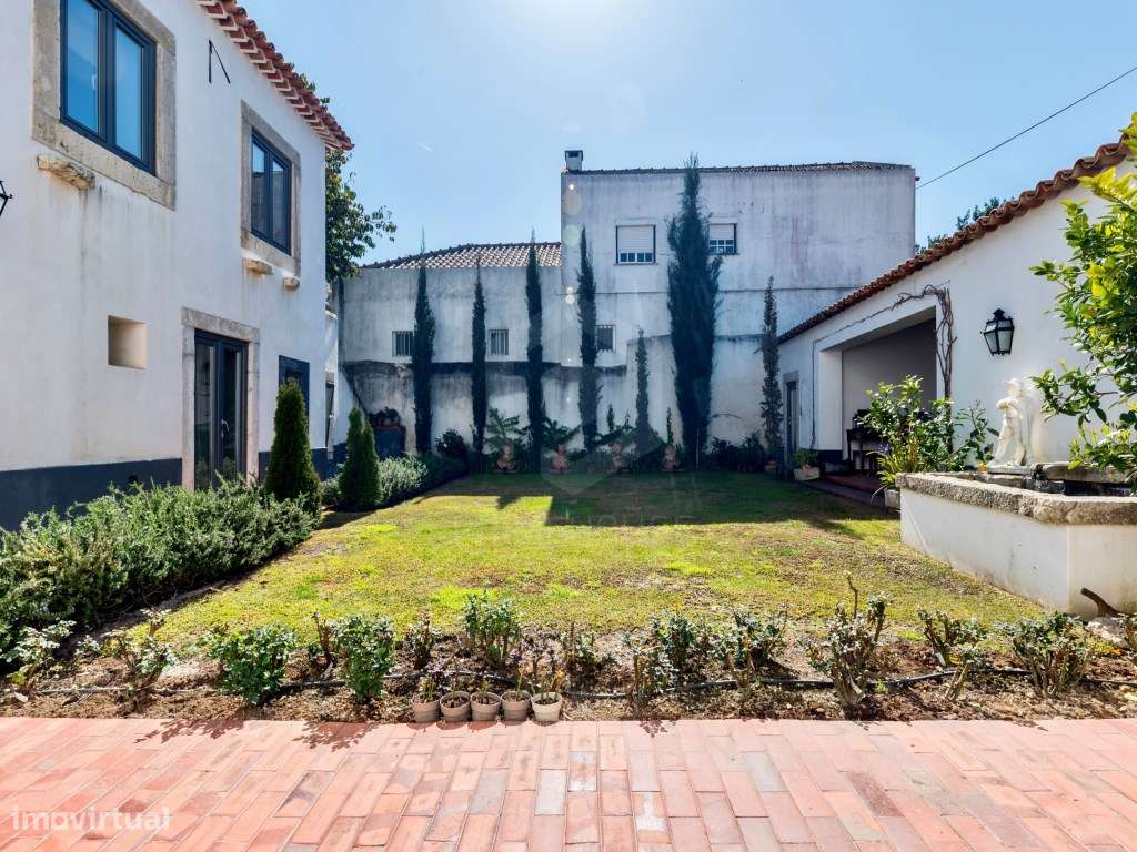 Moradia T4+1 no Centro da Vila Nogueira de Azeitão-47