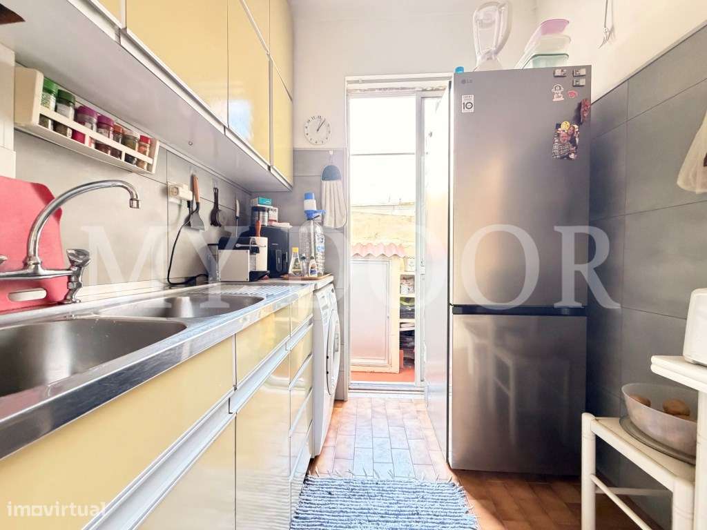 Apartamento T1 em Moscavide - 1º andar c/ Pequeno Espaço Exterior-11