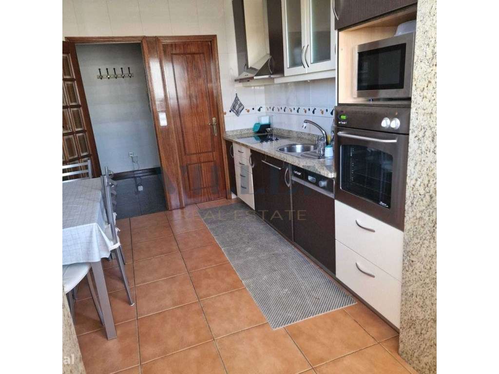 Apartamento T3 a 200m da Praia das Caxinas-9