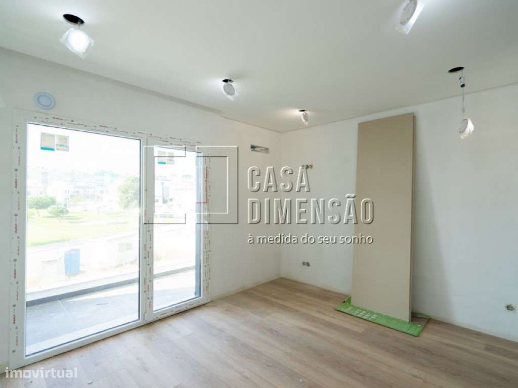 Moradia isolada de tipologia T4 localizada na zona da Charneca da C...-40