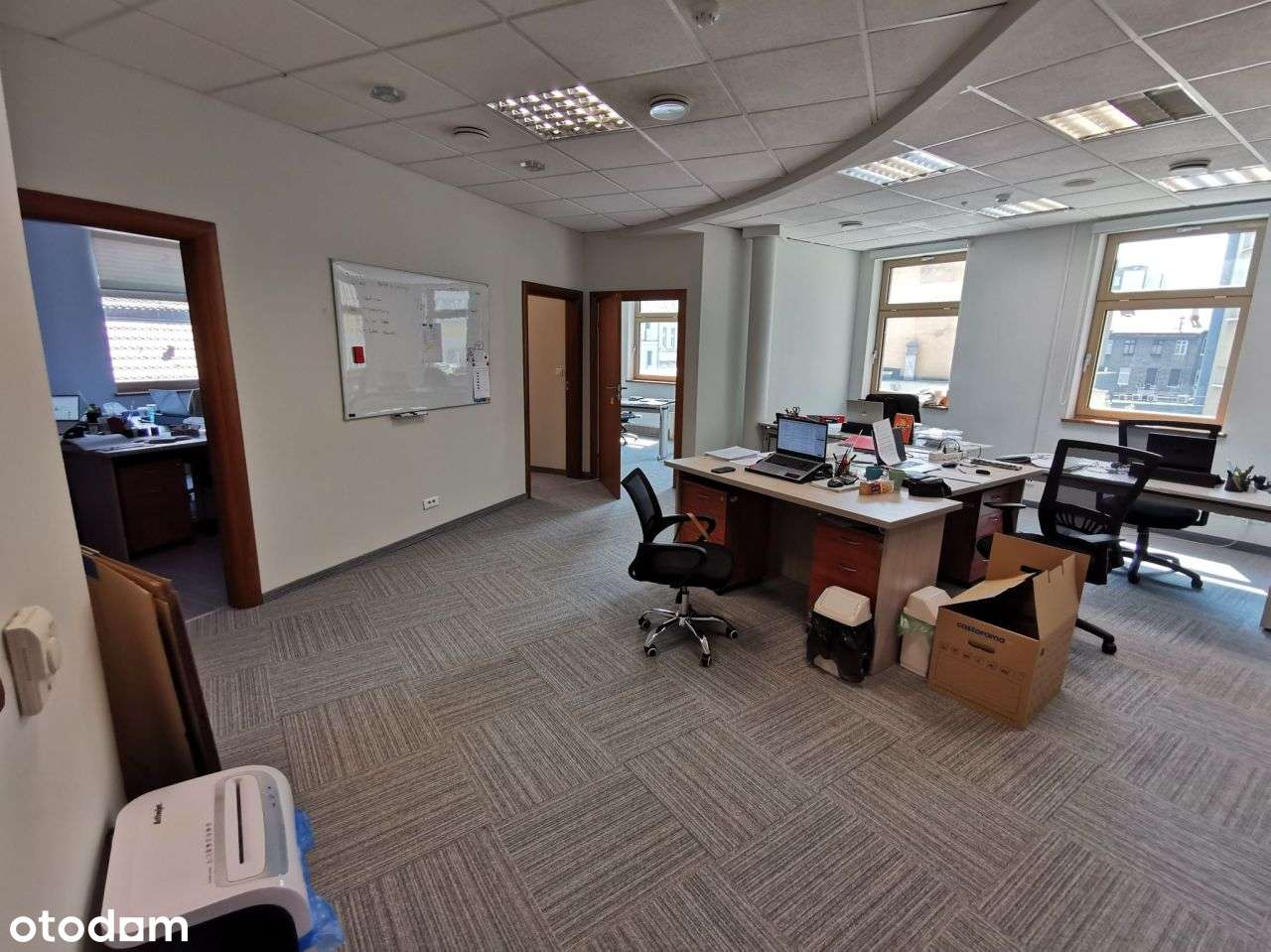 Obiekt handlowo-biurowy 1884m2 na sprzedaż-1