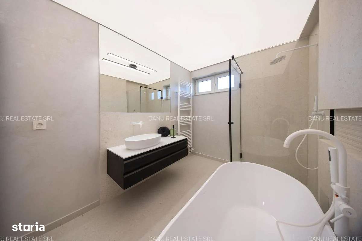 Vila deosebită de vânzare în centrul istoric al Brașovului-16