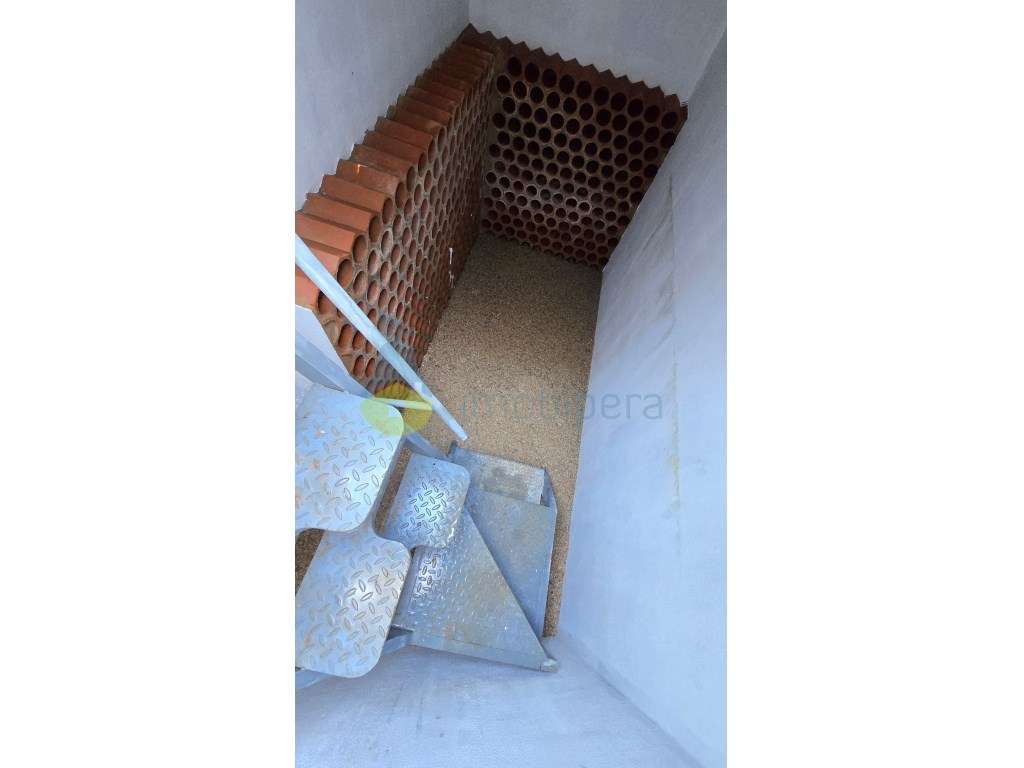 Moradia V4 com piscina e uma vista deslumbrante-38