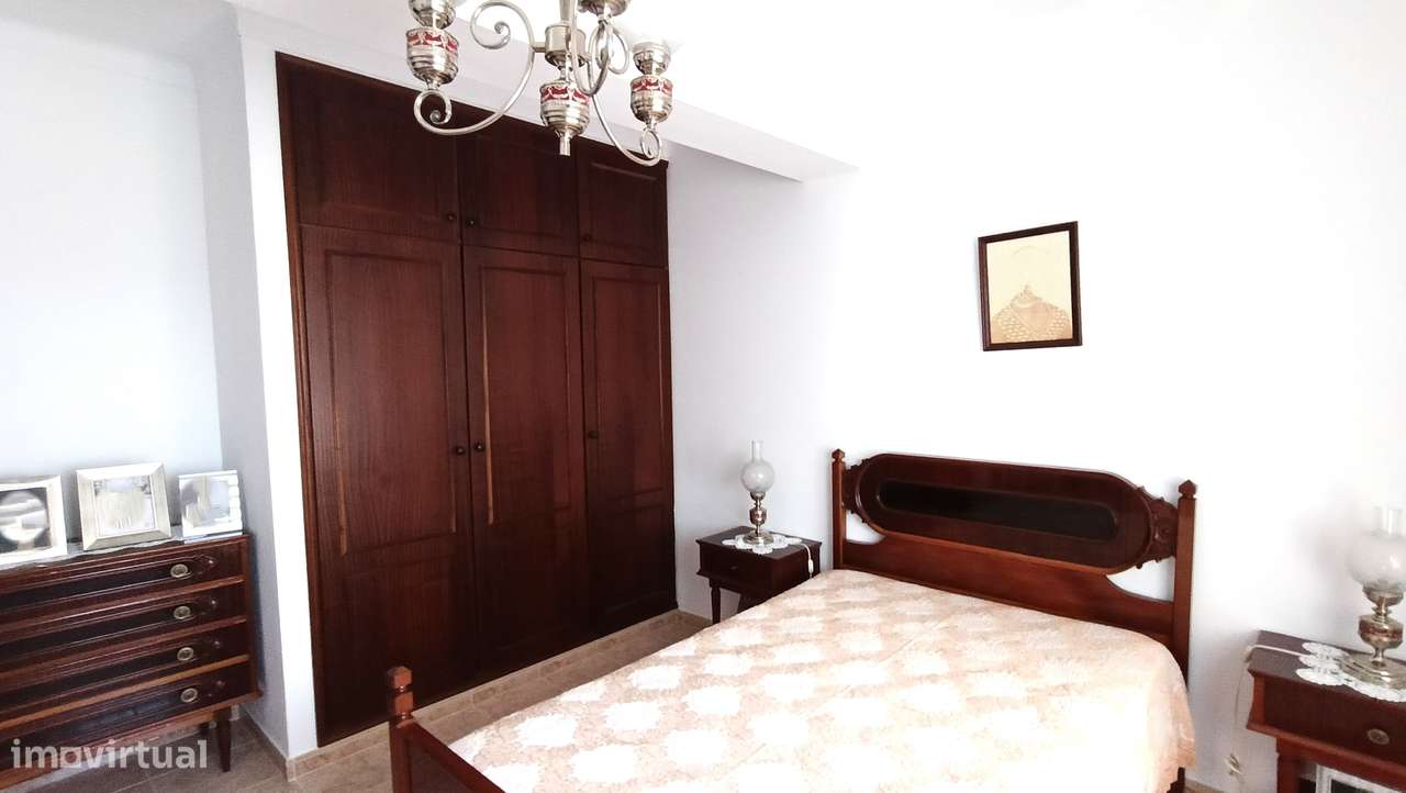 Moradia térrea isolada inserida em lote 2250 m2-17