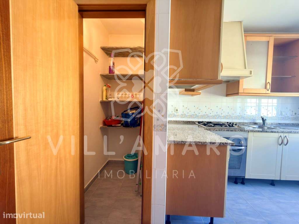 Apartamento T3 com Varanda, Arrecadação e Parqueamento-5