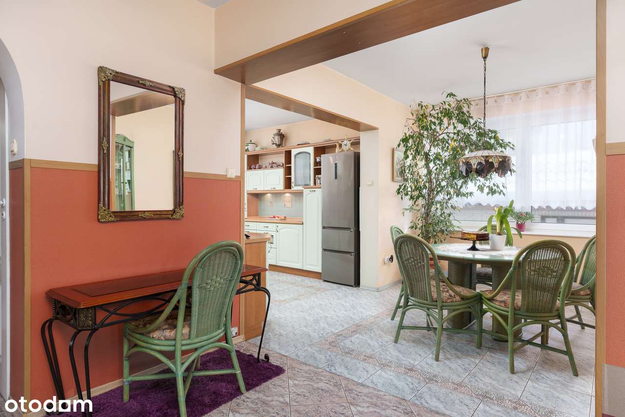 Dom dla rodziny z osobnym mieszkaniem!-3