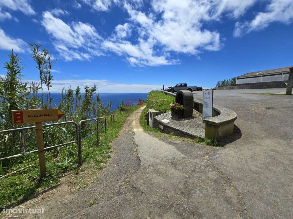 Terreno com Ruína e Acesso Direto ao Mar na Exclusiva Rocha da Relva-25