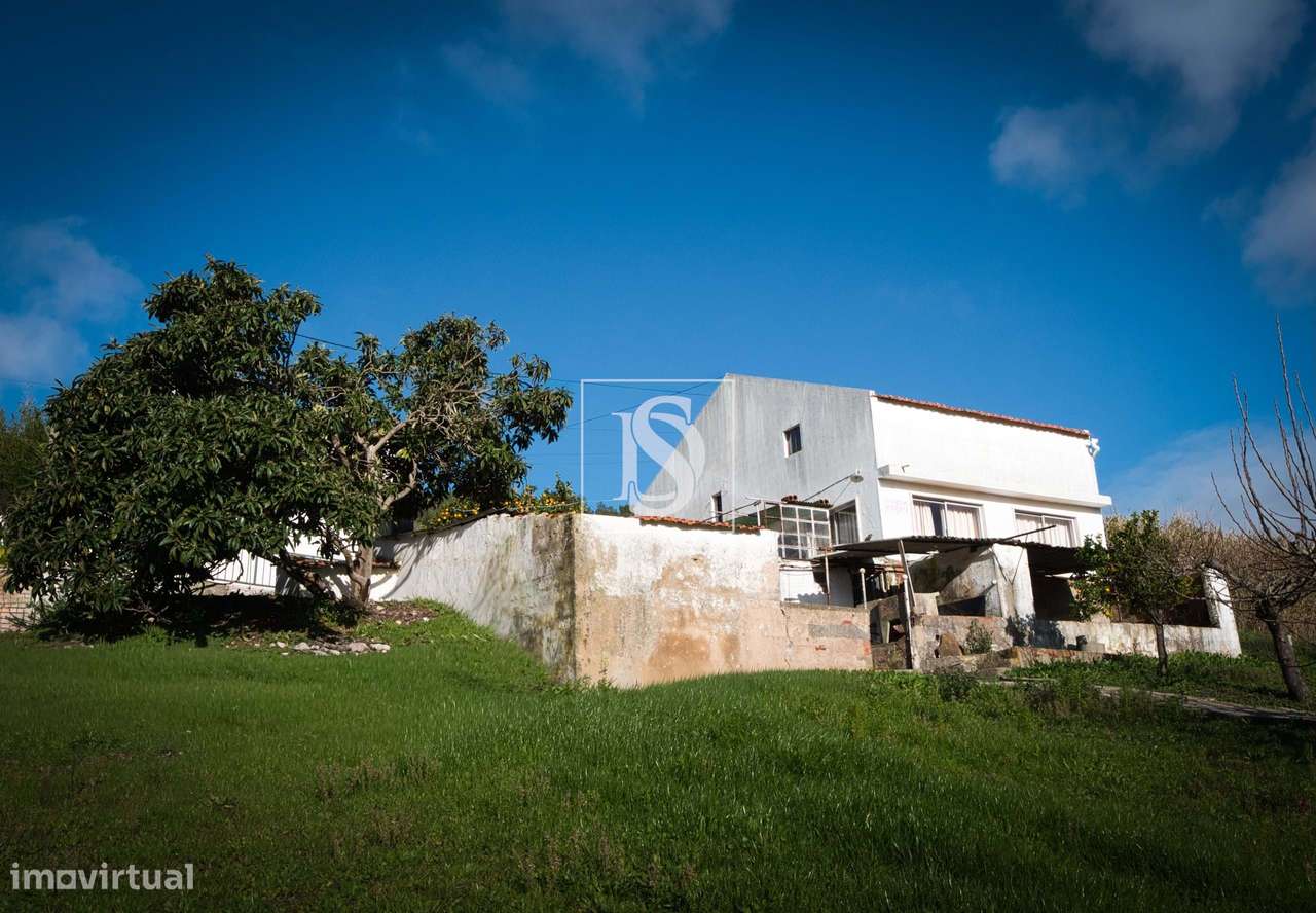 Terreno de 1.320 m² no Calhandriz, na zona da Adanaia  com ribeiro e b-5