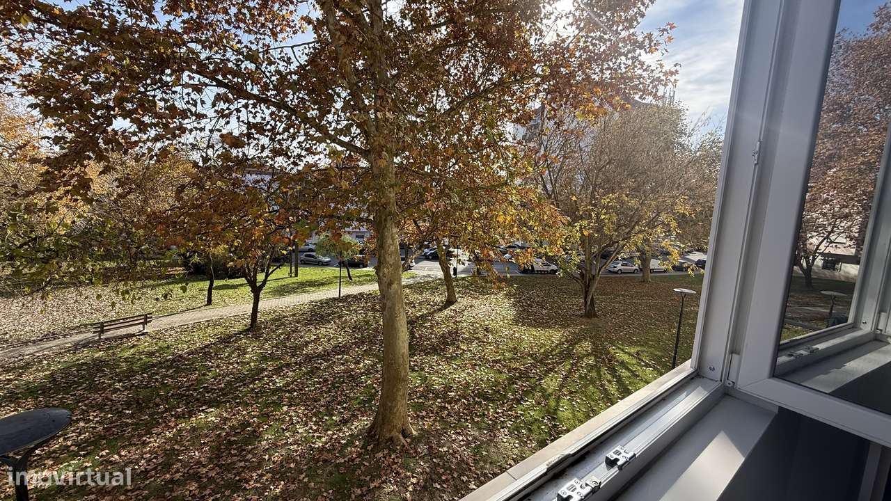 Apartamento T2 Totalmente Remodelado com Suite e Varanda-24