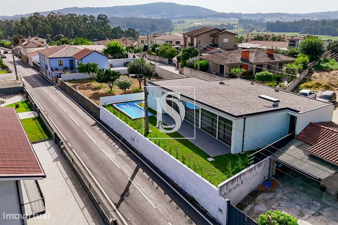 Moradia terrea Nova T3 em Nine Com Piscina com uma área social de 60m2 - Grande imagem: 4/33