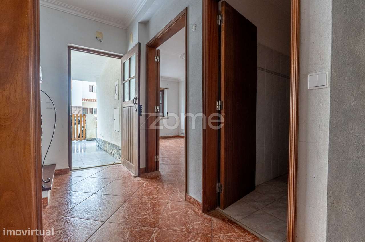 Moradia T3+1 em Manique de Cima a necessitar de acabamentos - Grande imagem: 5/25