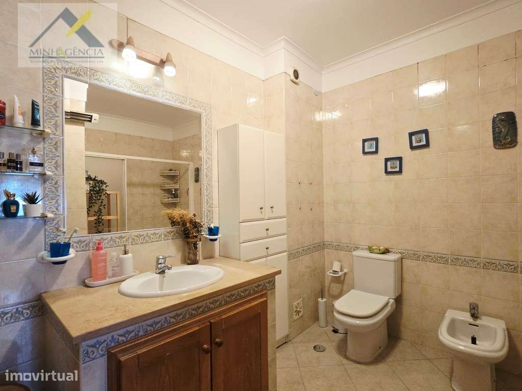 Apartamento T3 com terraço e garagem no Bairro Dias em Setúbal-20