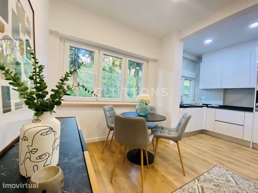 Apartamento T2 Totalmente Remodelado E Mobilado Benfica