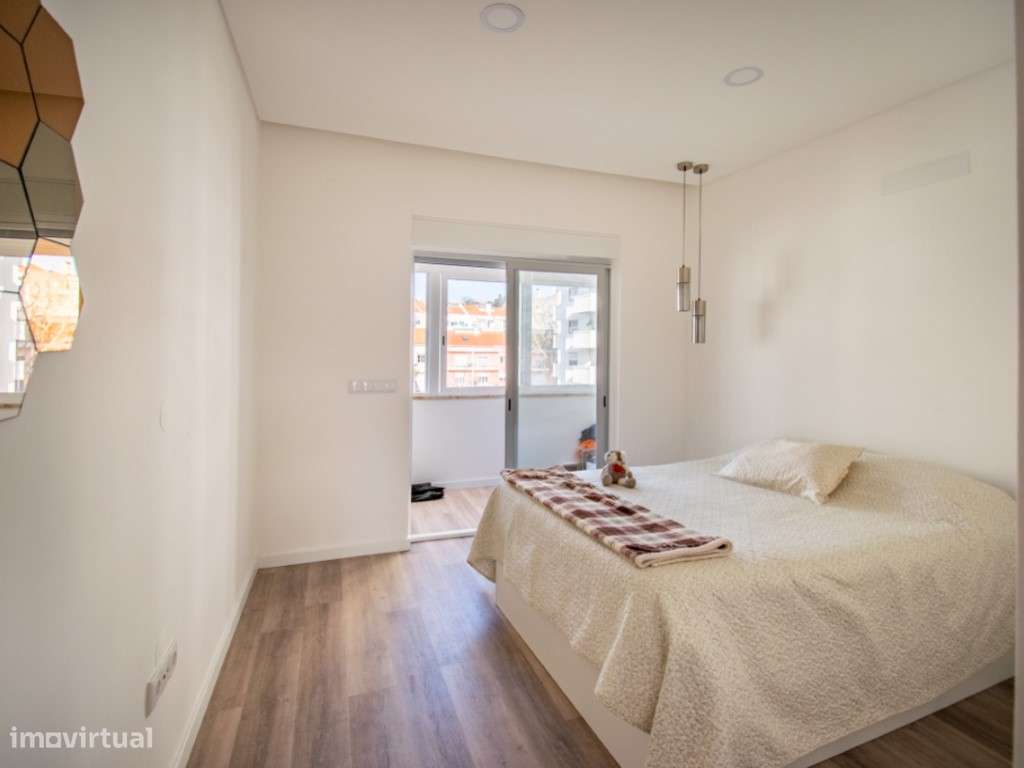 Apartamento T1 Renovado na Estrada de Benfica-15