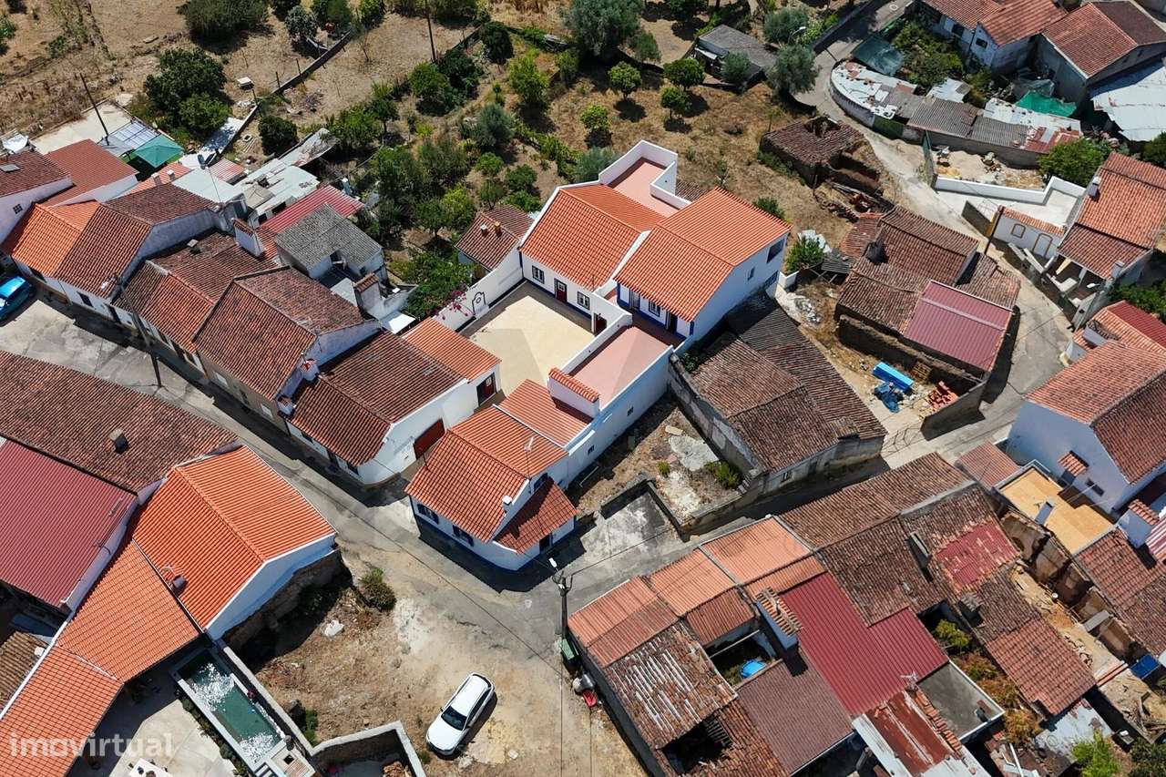 Ruína para Renovação com Projeto A/B, Lote 250 m2, 90 m2 + Anexo 30 m2 - Grande imagem: 3/16