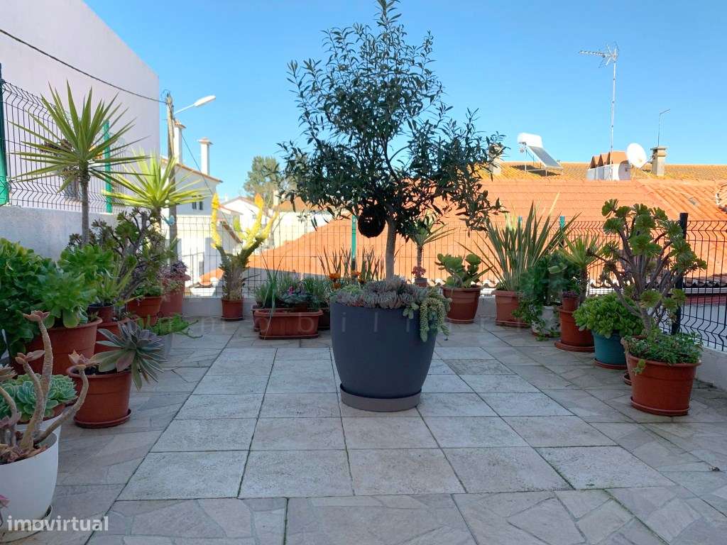 Moradia T5 + 2 C/ Quintal e Sótão-19