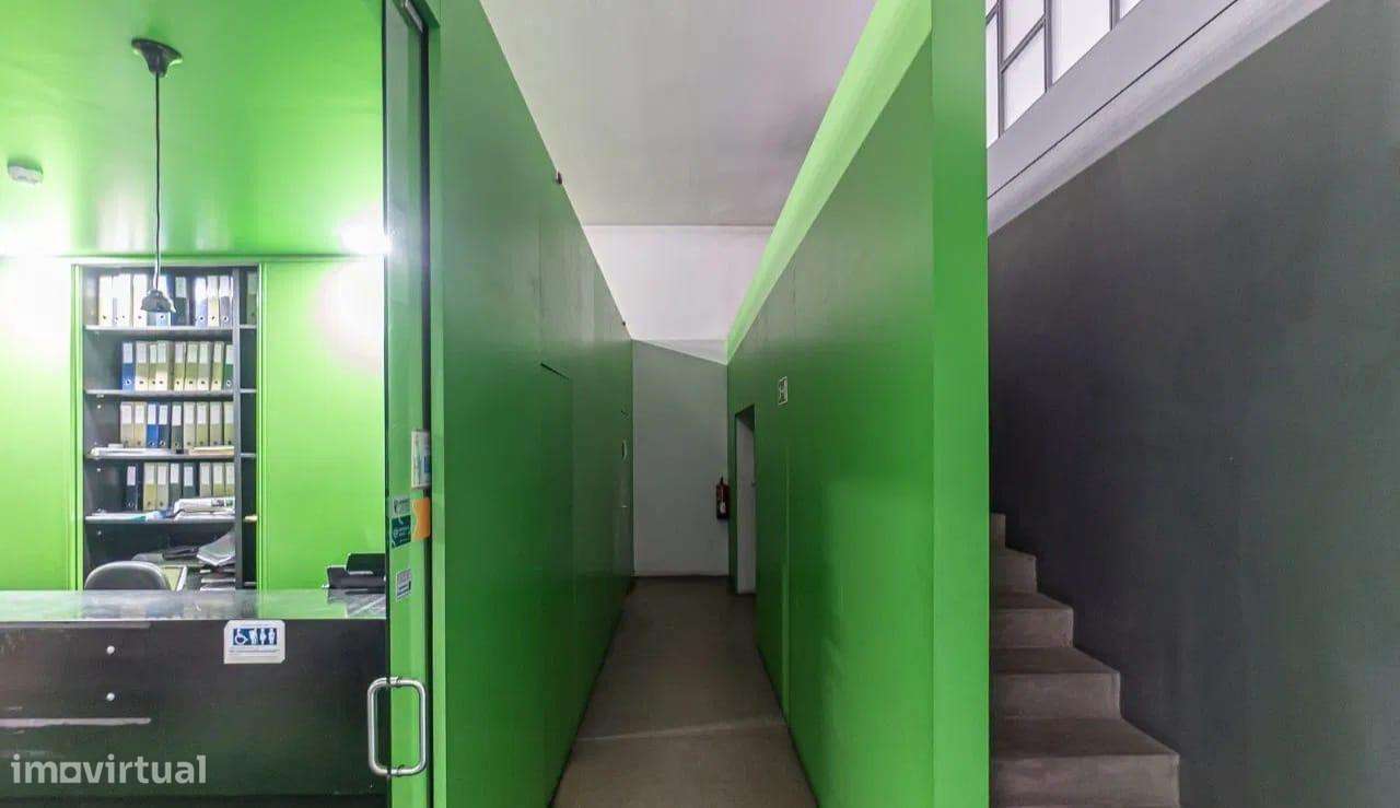 Armazém em Grijó – Versatilidade, Espaço e  Localização...-6