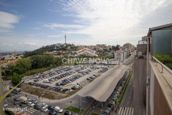 Apartamento T3 Renovado Último Piso Centro Gaia -Estação de Metro