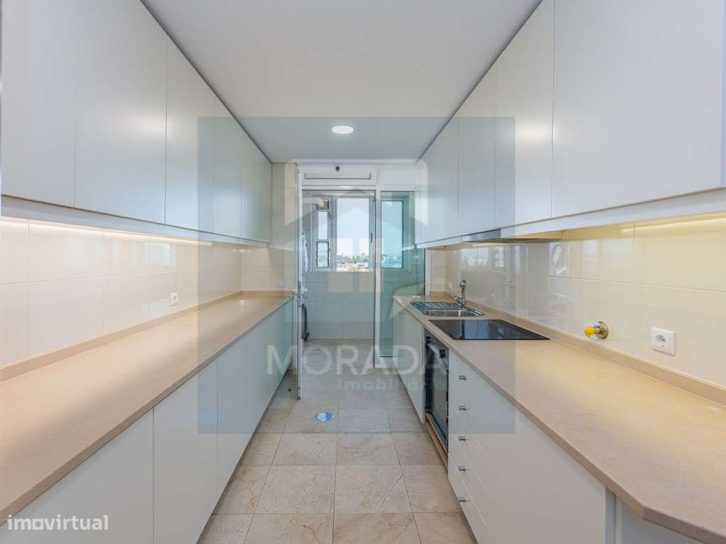 APARTAMENTO T3 JUNTO À AVENIDA DA BOAVISTA-8