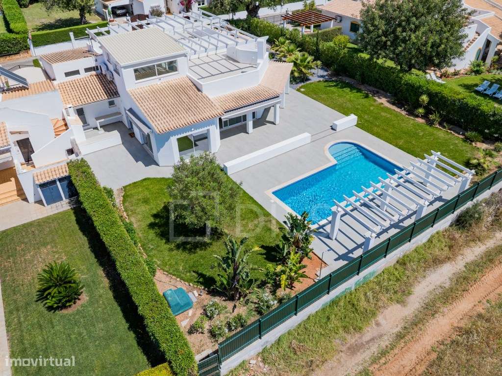 Moradia T4 com piscina em Vilamoura, Algarve-25