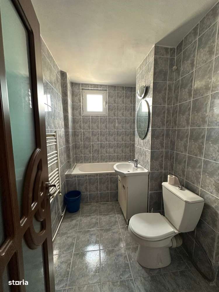 De vanzare 2 camere cu balcon, decomandat, etaj 1,  zona Hotel Roman - Imagine principală: 5/8