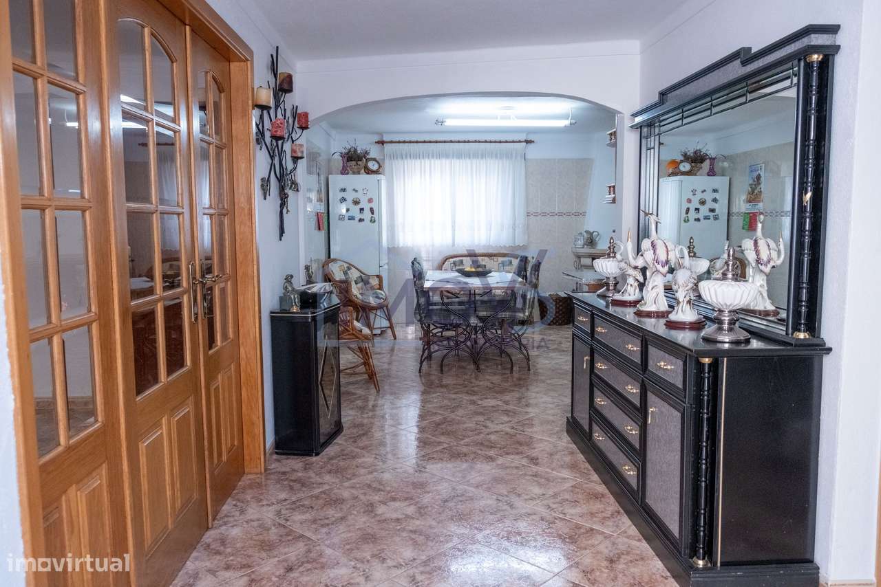 Propriedade com 2 Habitações, Anexo e Poço – Oportunidade Única em Fer-10