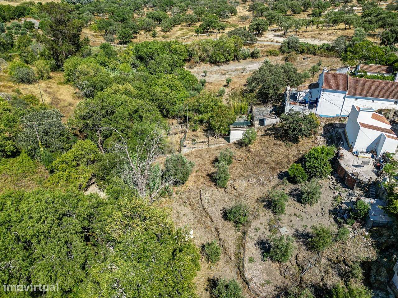 Moradia Térrea com Terreno de 950 m² a Apenas 8 km de Évora-36