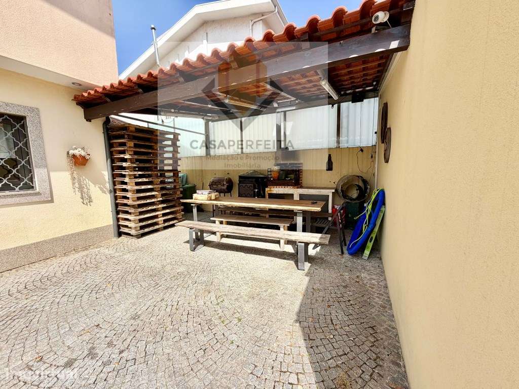 Luminosa Moradia T3+1 de 4 Frentes com Jardim, Escritório e Anexo -...-4