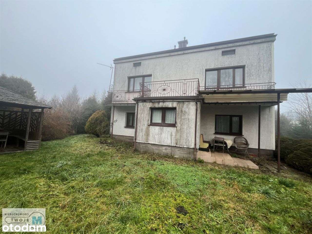 Dom w spokojnej okolicy-9