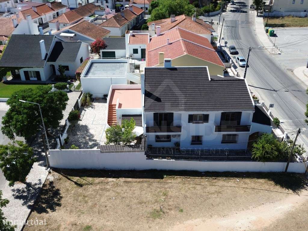 Moradia T6+1 renovada em Benavente-59