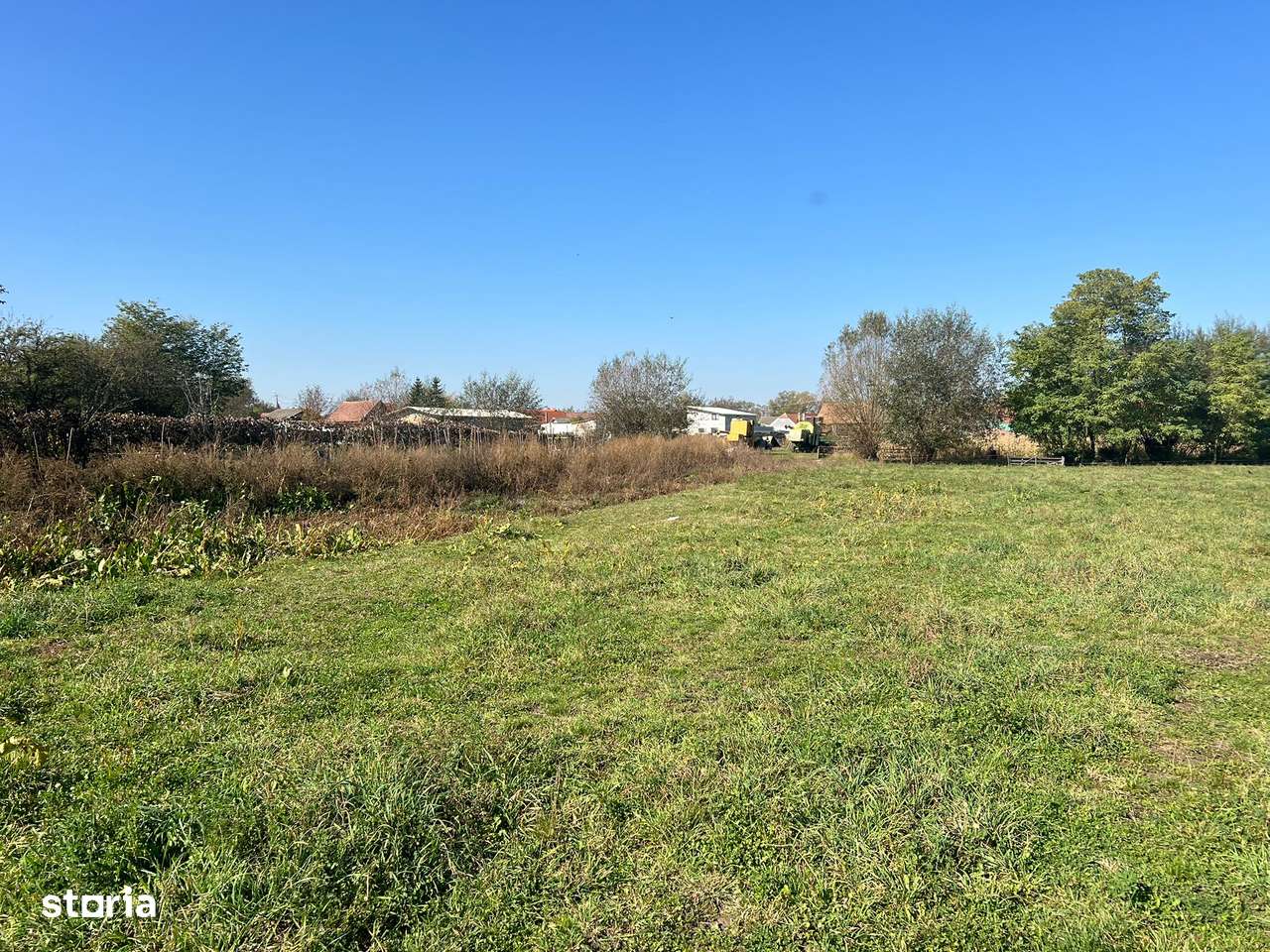 Teren intre case,la asfalt,curent,canalizare,apa,iluminat stradal.-1