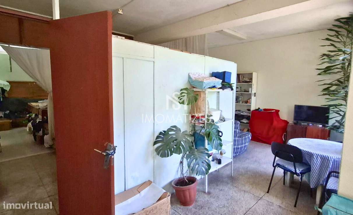 Loja com Terraço Amplo | Rua Costa Cabral, Porto - Grande imagem: 3/7