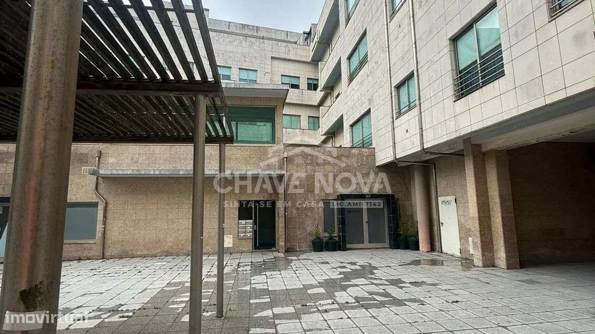 Apartamento T2 com garagem Box em Espinho (250m praia)-15