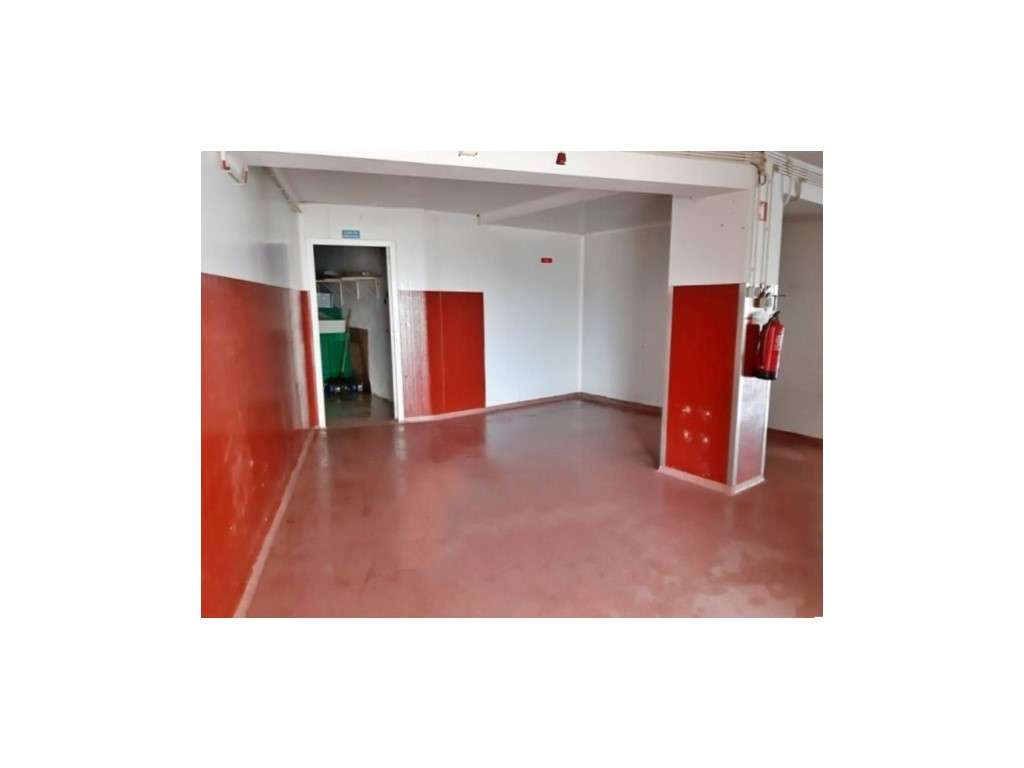 Loja com 394m2 em Codessos, Paços de Ferreira - Grande imagem: 3/3