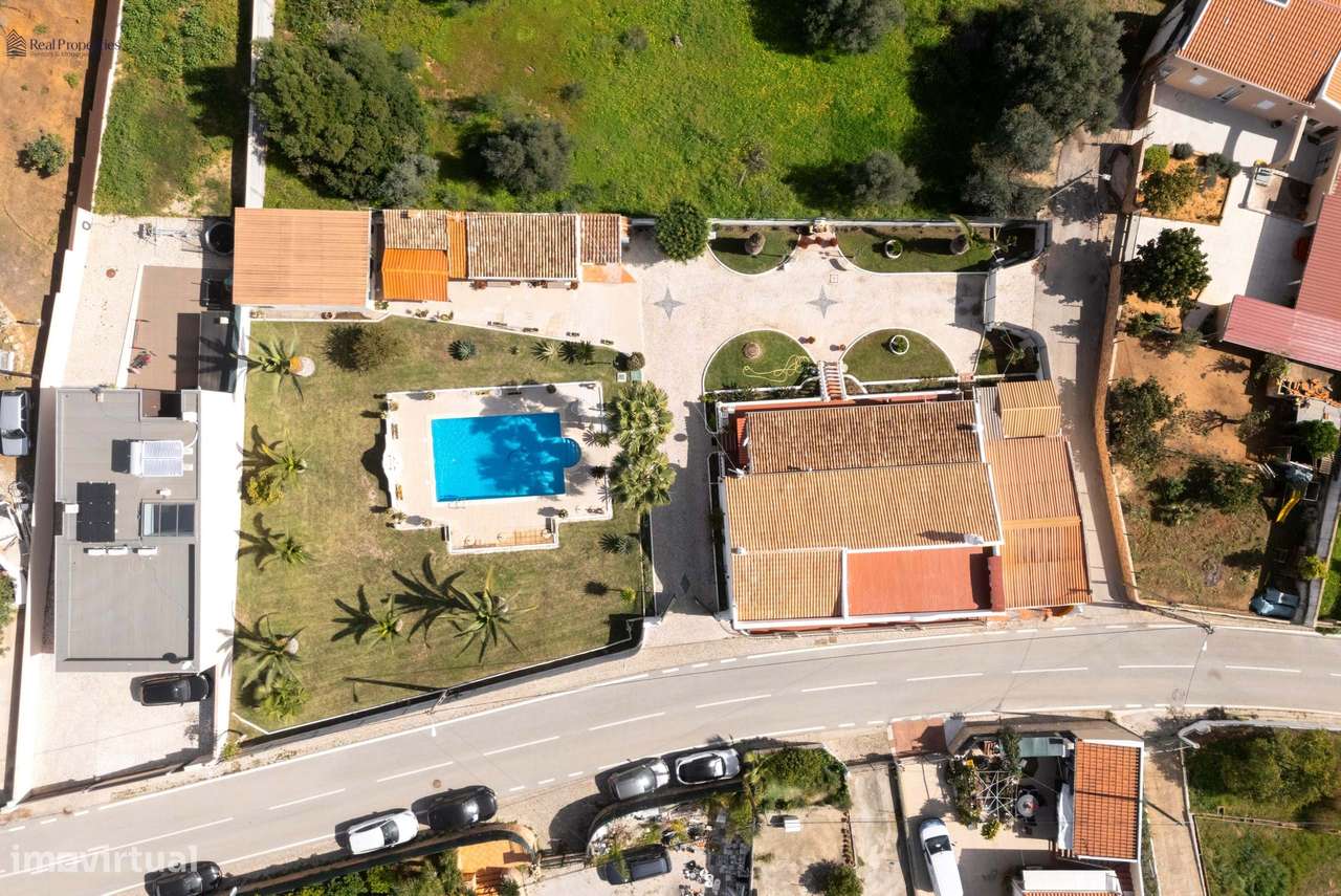 Encanto Algarvio – Moradia Térrea Isolada com Piscina e Jardim-46
