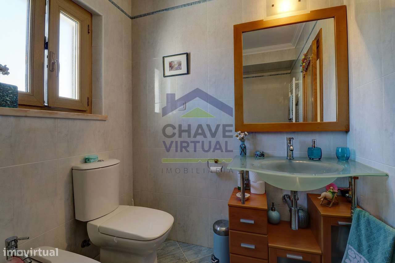 Apartamento T3 com Garagem e Arrecadação - Centro Lourinhã-20