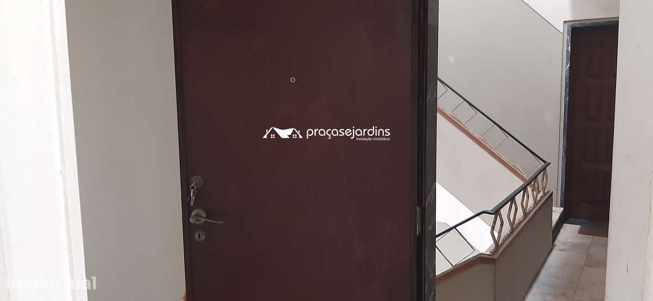 Prédio com 3 Apartamentos-13