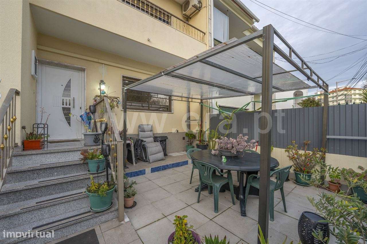 Moradia em Banda T5; Paivas-22