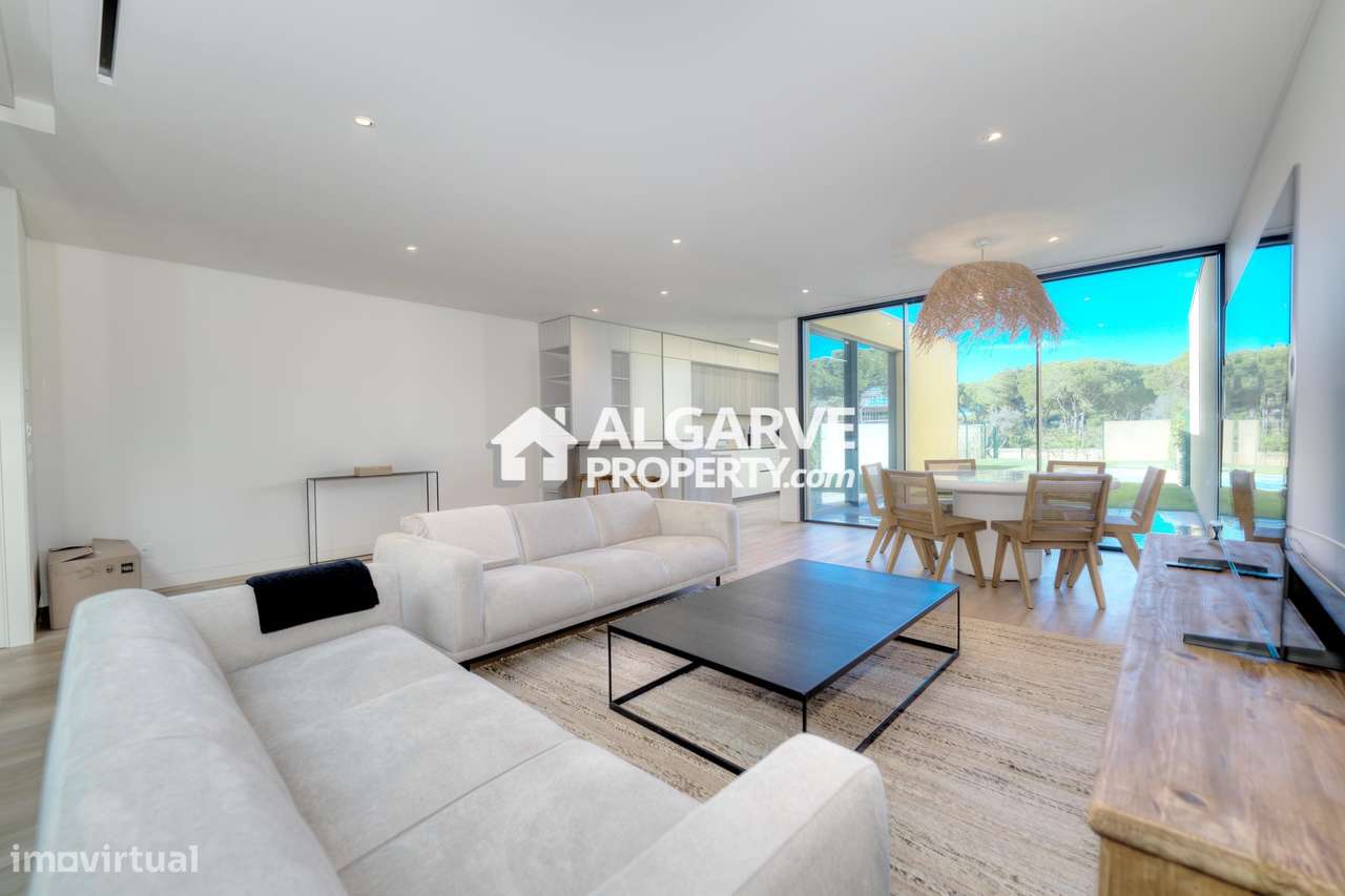 Moradia nova em banda com piscina privada em Vilamoura, perto da Marin - Grande imagem: 2/36