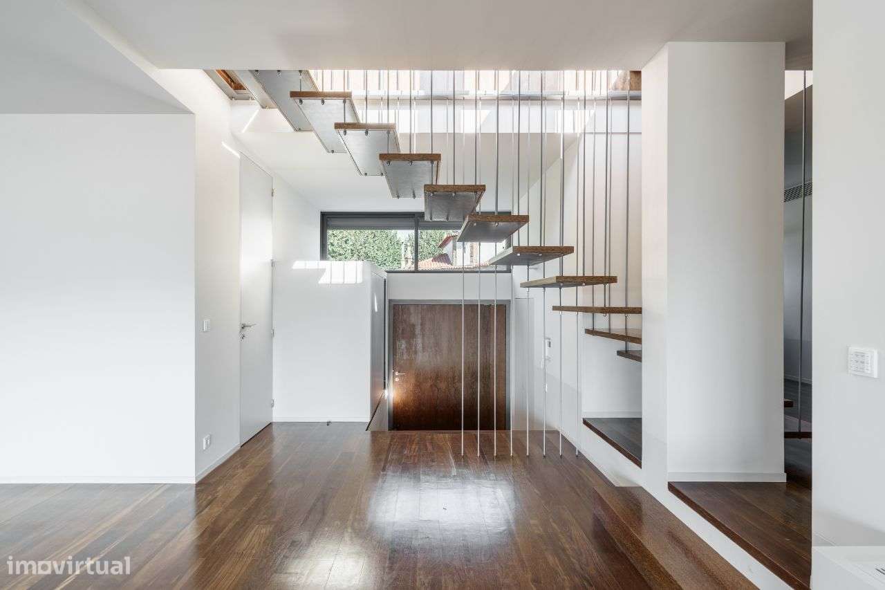 Penthouse Luxuosa com Piscina e Vistas 360º no Coração de Braga-17