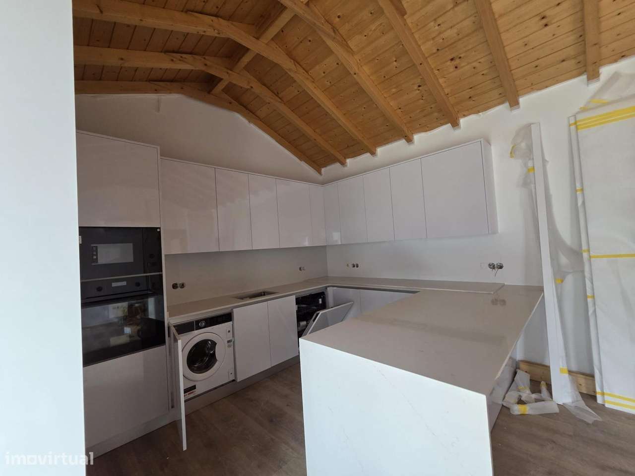 Moradia T2 totalmente remodelada e Equipada em Janas com Garagem e...-6