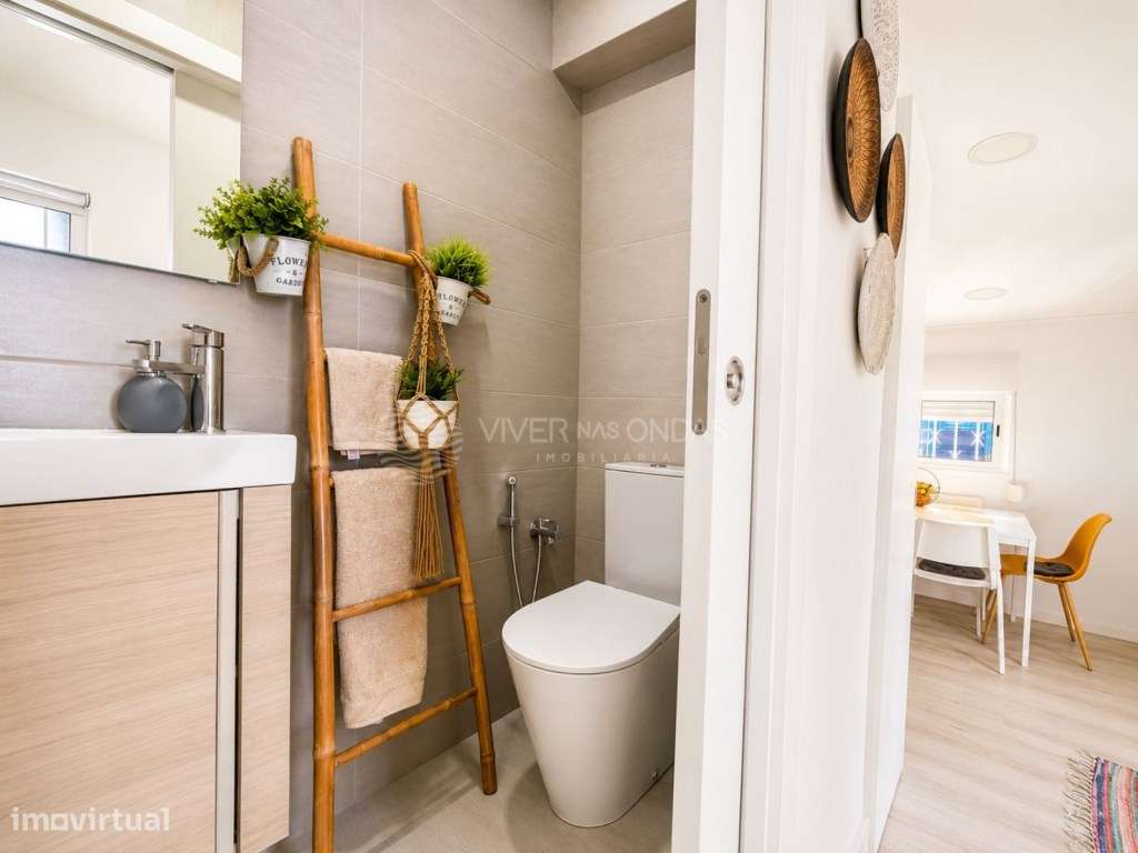 Andar de Moradia T2 remodelado em Santo António - Costa da Caparica-9