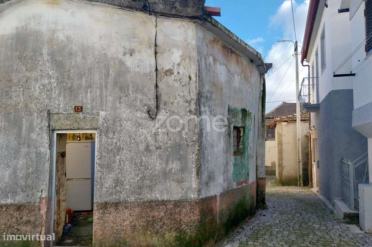 Reerguer com Estilo: Moradia T2 com Vista sobre Paços, Sabrosa - Grande imagem: 5/36