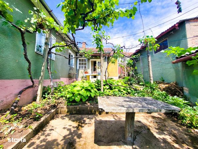 Casa 3 camere, Strada Izvorului, 306mp curte-0