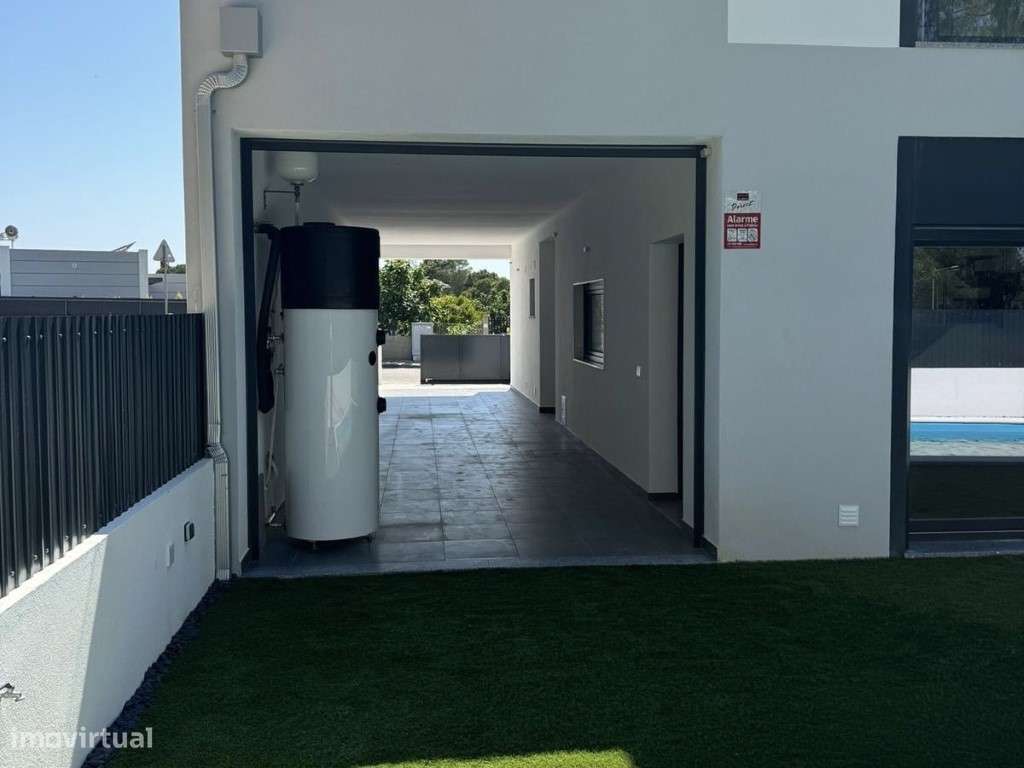 Moradia T3+1 com Piscina e Garagem - Lagoa de Albufeira - Grande imagem: 4/21