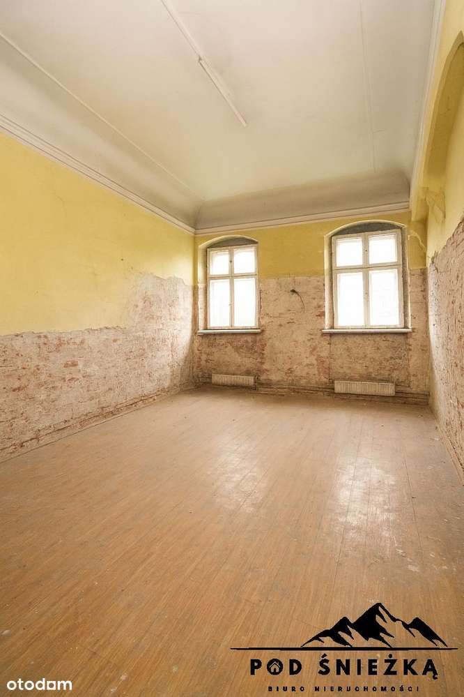 Zabytkowy obiekt handlowo-gastronomiczny- Centrum-6