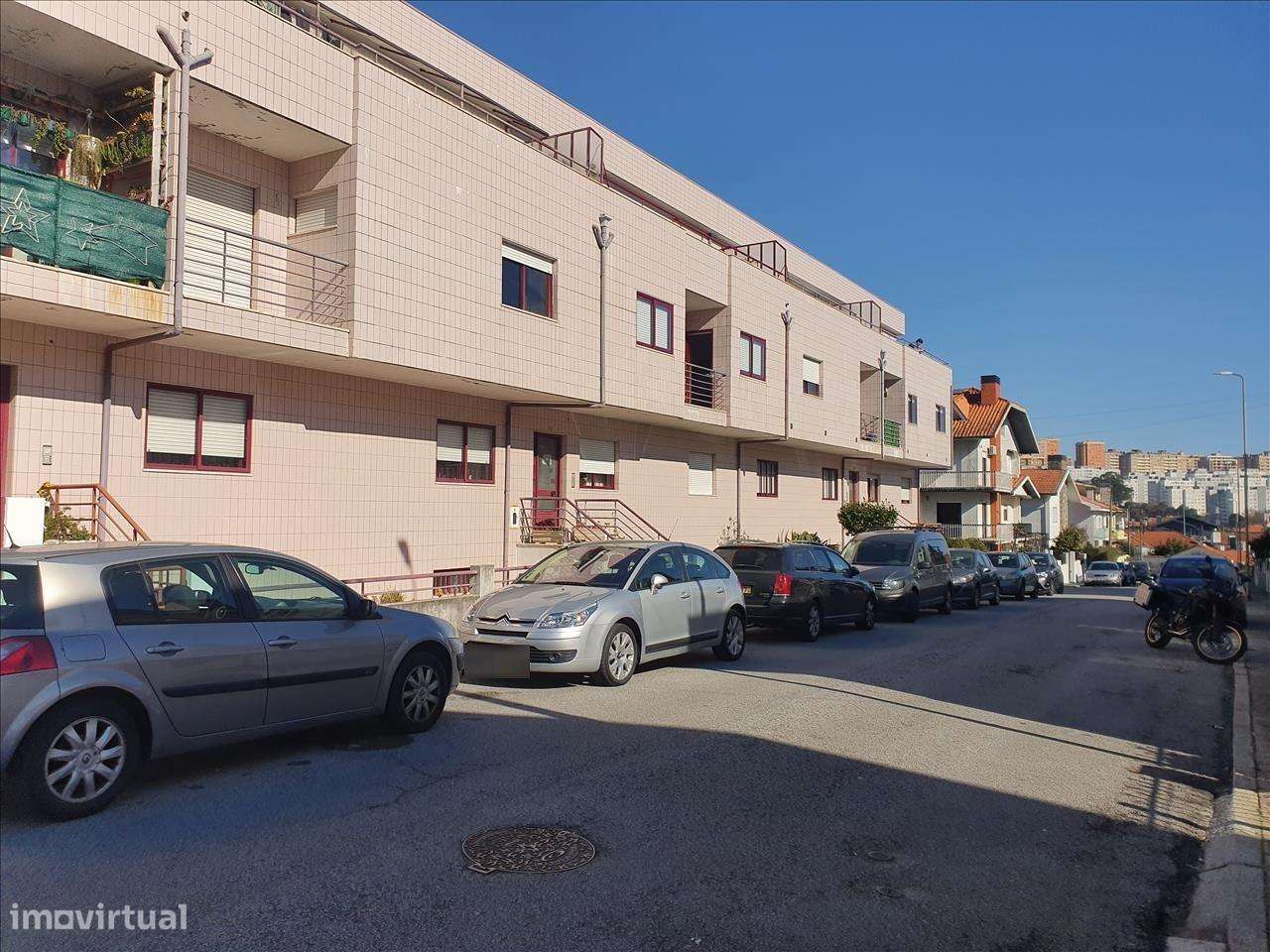 T2 com Garagem em Mafamude – Próximo de Comércio e Serviços-0