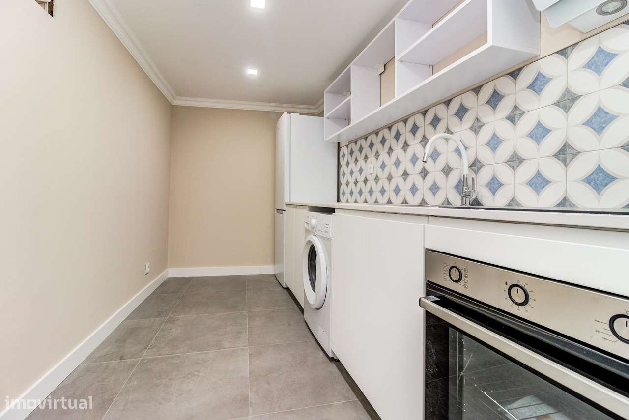 Apartamento T2  com 2 WC | Renovado | Rua do Salvador – Alfama | 1.º A-6